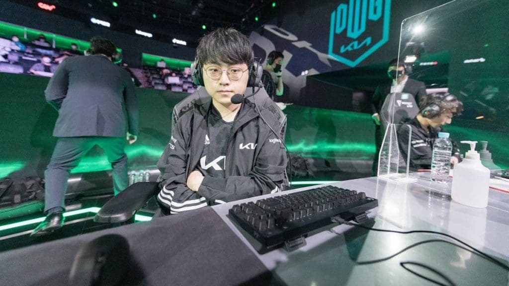 DWG KIA defeats Fredit BRION in round 1 LCK playoffs