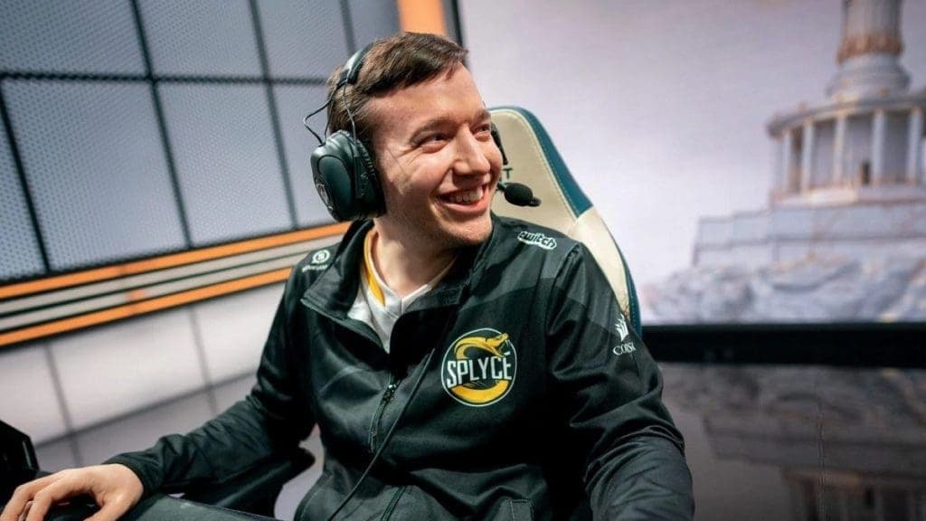 Vizicsacsi signs for Astralis