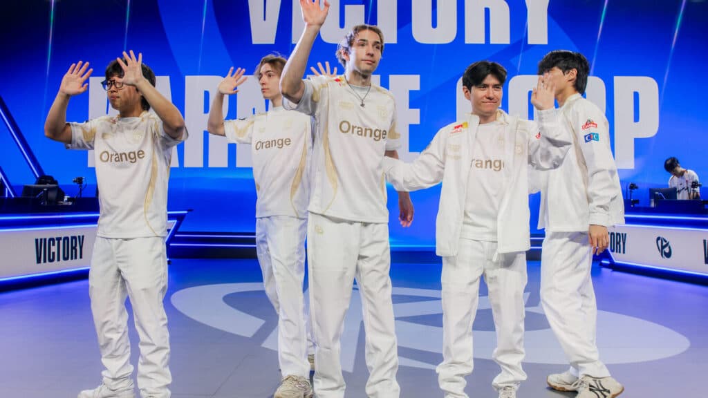 Igrači Karmine Corpa nakon pobjede u Worlds 2026 Play-Inu