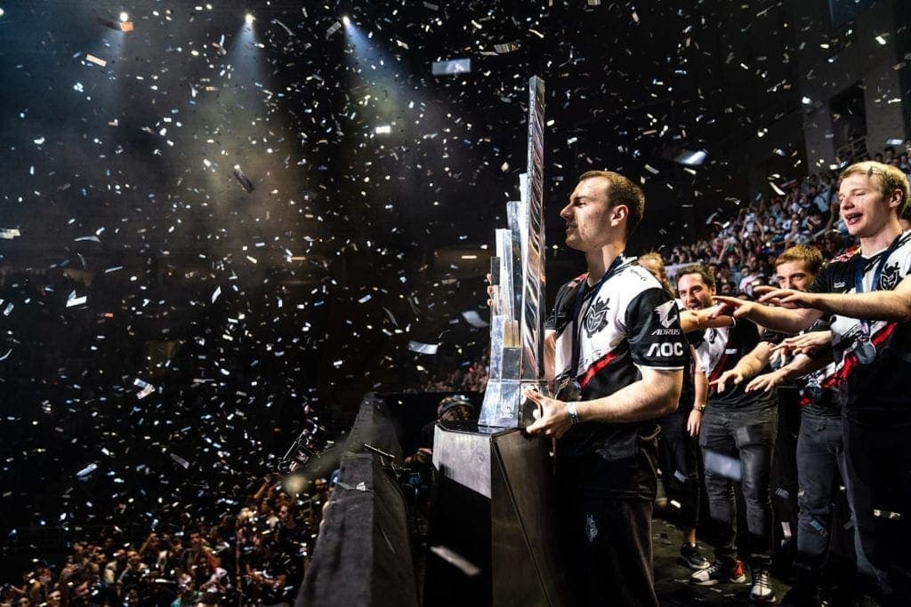 Perkz s trofejom LEC-a u rukama