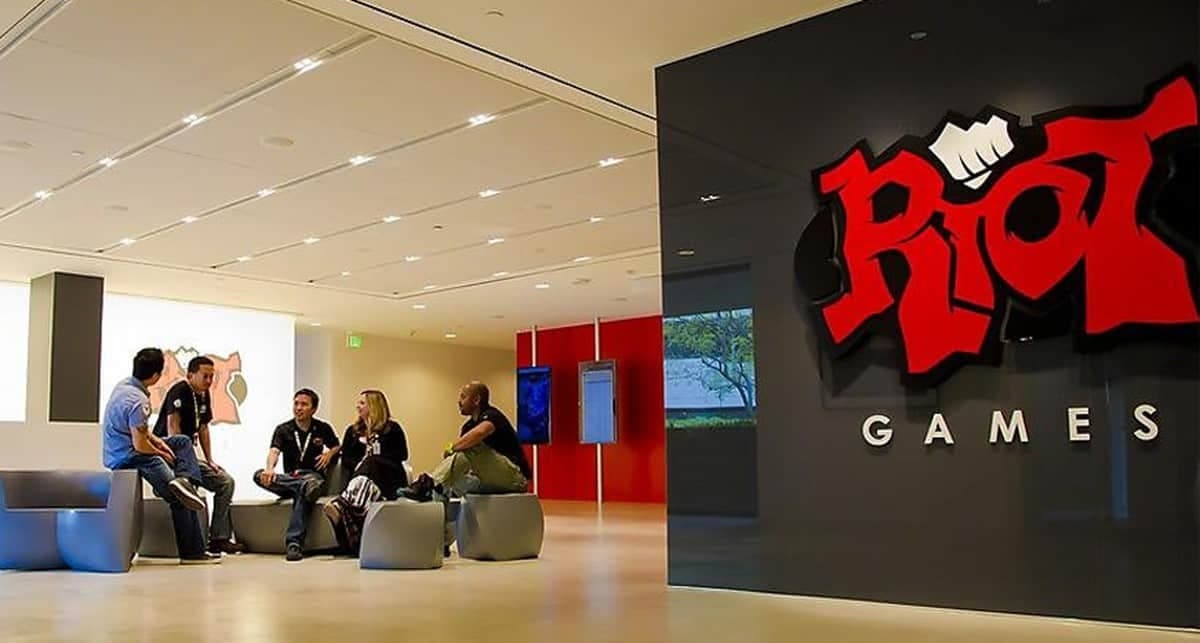 riot-games has to pay 100m dollars for discrimination