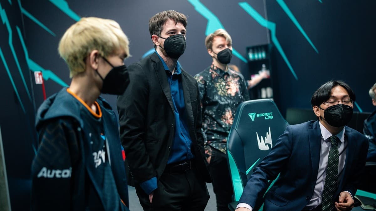 Rogue wins LEC best coaching staff award