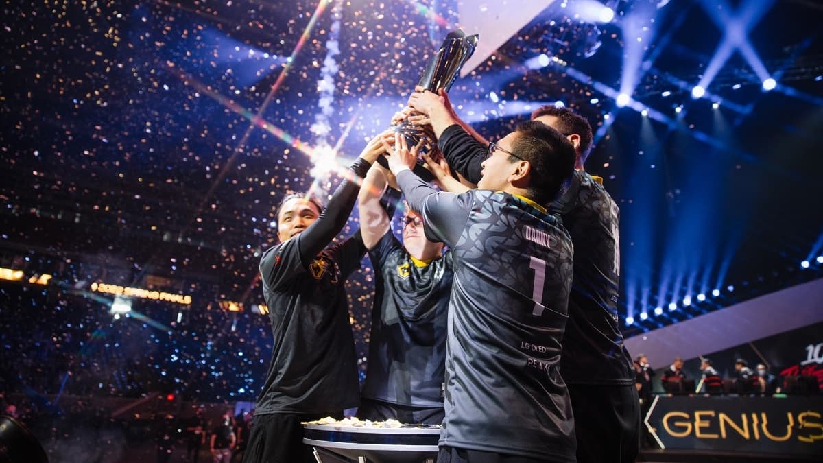 Evil Geniuses win their first LCS trophy