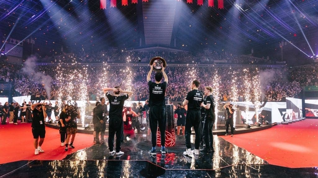 Saksa and Tundra Esports are the champions of The International 2022